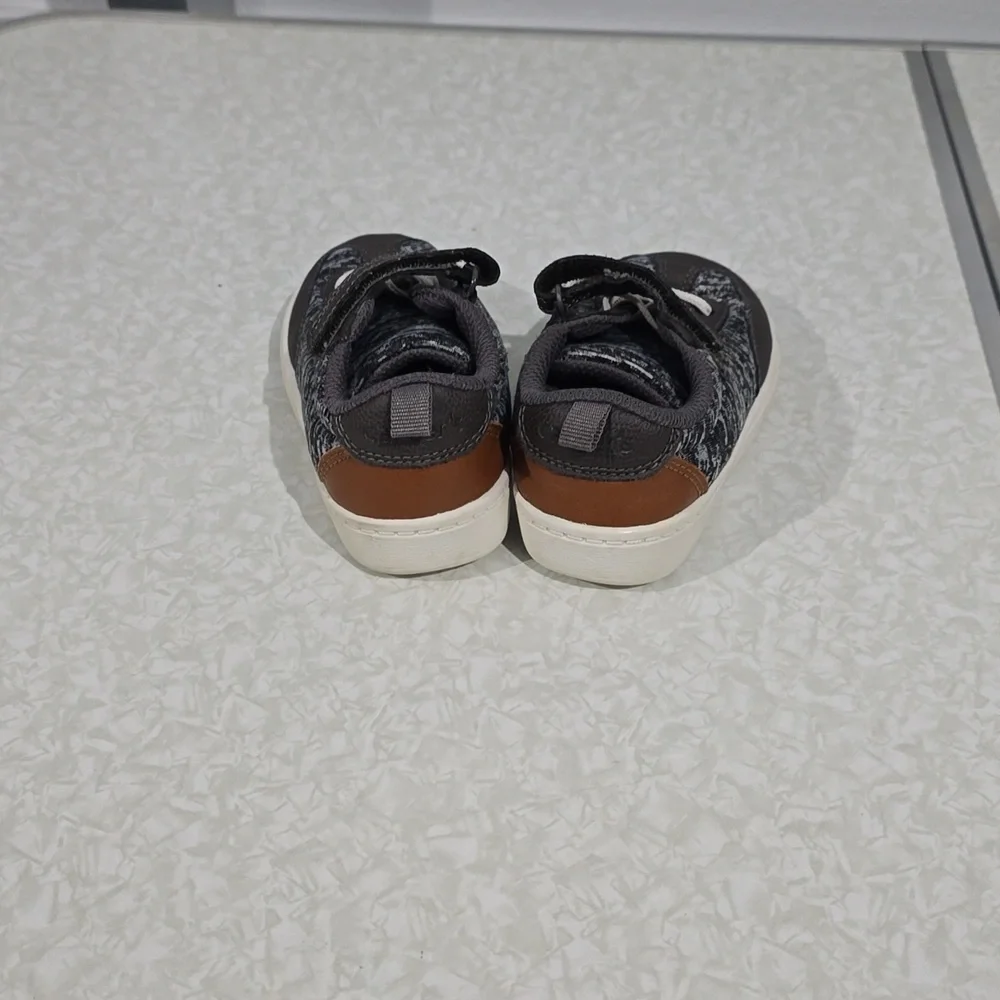 Carters‎ Toddler Gray Sneakers Size 6